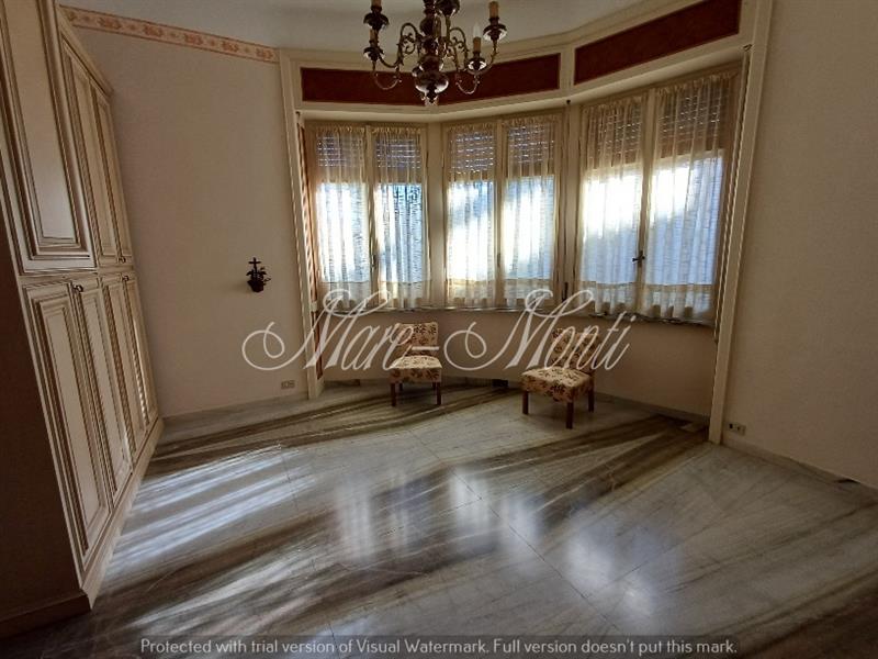 Camera piano rialzato