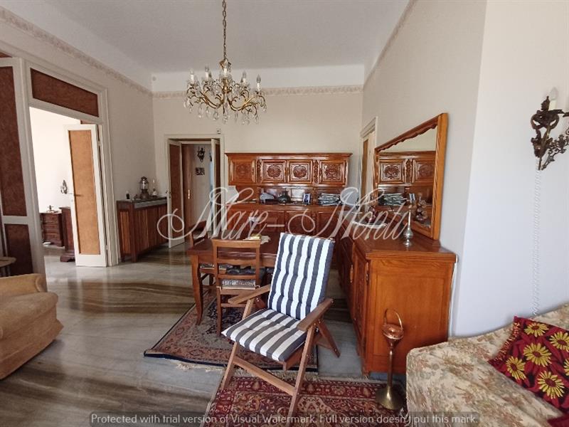 Salone piano rialzato