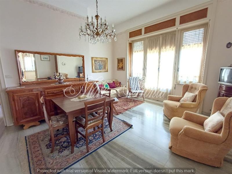 Salone piano rialzato