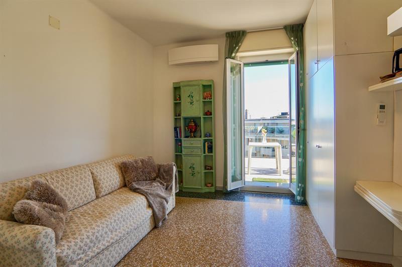 Camera con divano letto matrimoniale